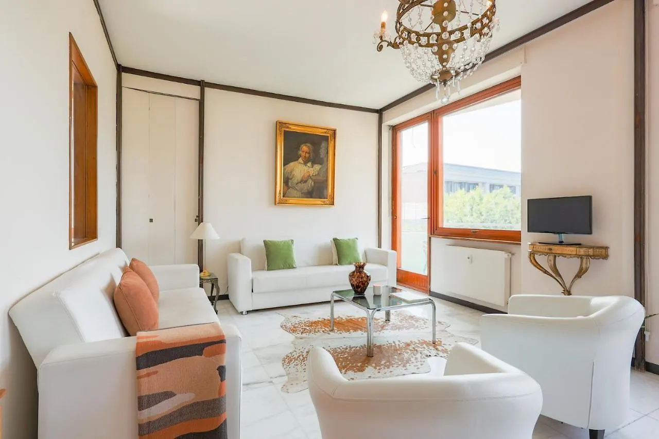 Holiday home Piazza Cavour Lake View - By Myhomeincomo Italy